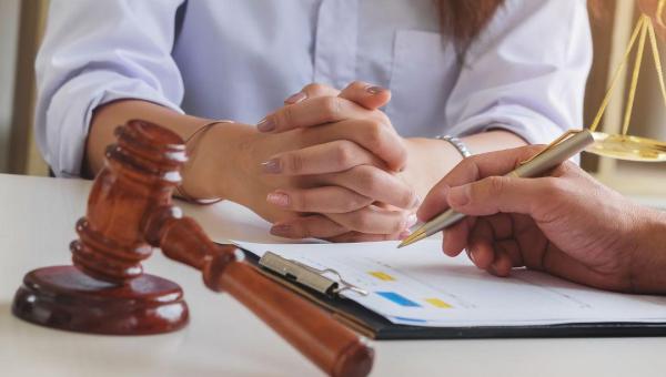 STF DECLARA INCONSTITUCIONALIDADE DA COBRANÇA DE HONORÁRIOS DE SUCUMBÊNCIA A BENEFICIÁRIOS DA JUSTIÇA GRATUITA