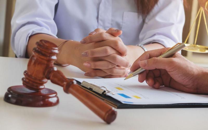 STF DECLARA INCONSTITUCIONALIDADE DA COBRANÇA DE HONORÁRIOS DE SUCUMBÊNCIA A BENEFICIÁRIOS DA JUSTIÇA GRATUITA
